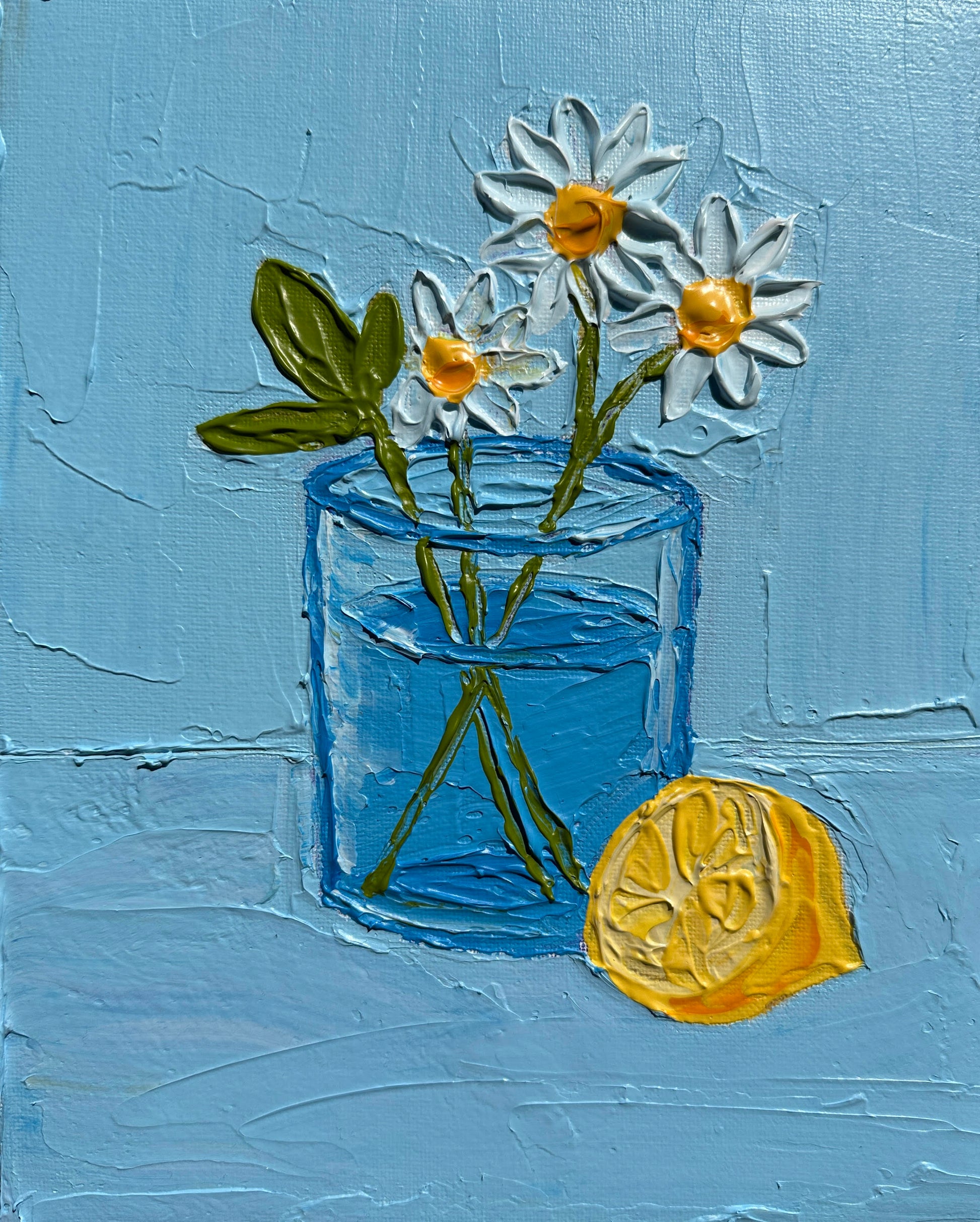 Painting of a glass jar with daisies and a lemon on a blue background